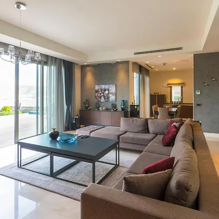 فيلة Sleeps 8 With Pool Air Con And Wifi
