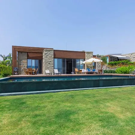 Sleeps 8 With Pool Air Con And Wifi * بيتيس