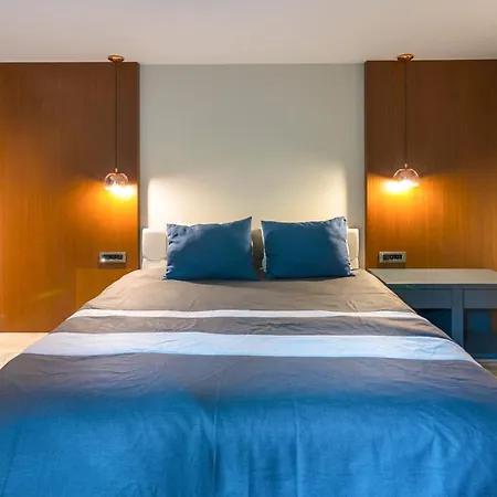 Sleeps 8 With Pool Air Con And Wifi * بيتيس